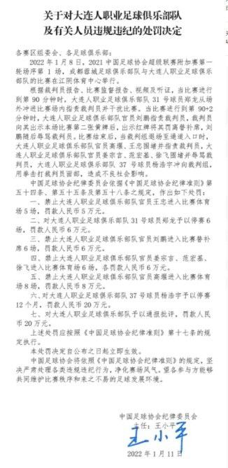 当时，嘉士伯成为了俱乐部的主要合作伙伴，并在利物浦球衣的胸前，占据了最为显眼的广告位。